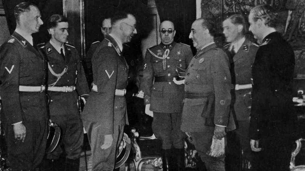 Himmler junto a Franco y Serrano Suñer, en la recepción del Palacio de El Pardo.