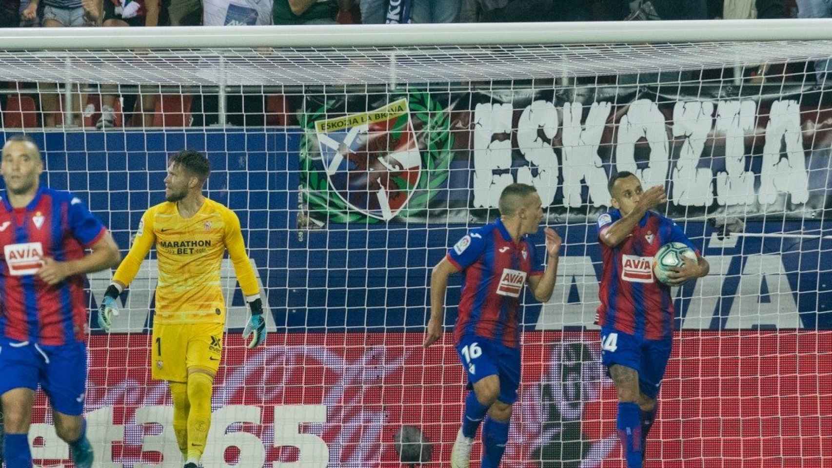 Orellana celebra su gol en el Eibar - Sevilla. Foto: Twitter (@SDEibar)