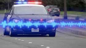 El Tesla coche de policía casi se queda sin batería en una persecución