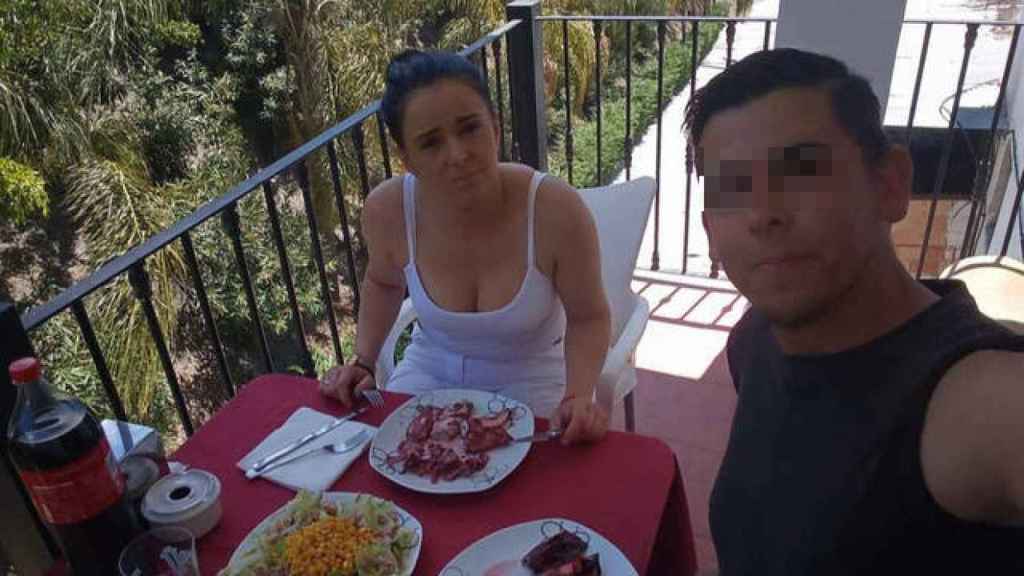 Dana junto a su novio Sergio en una fotografía en redes sociales.