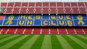 El mensaje en las gradas del Camp Nou. Foto: goteo.org/mesqueunllac