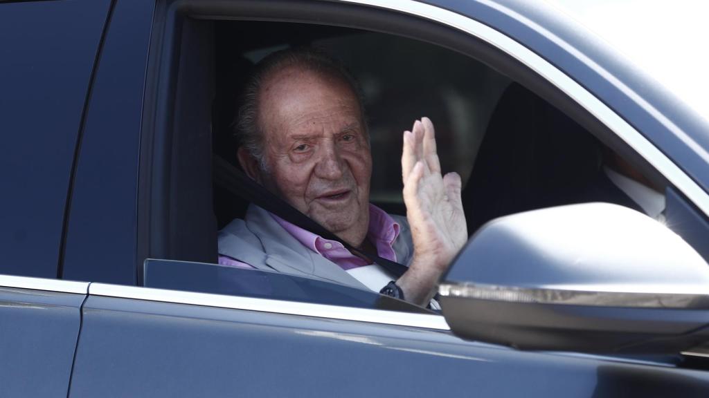 El rey Juan Carlos al salir del hospital tras ser operado del corazón.