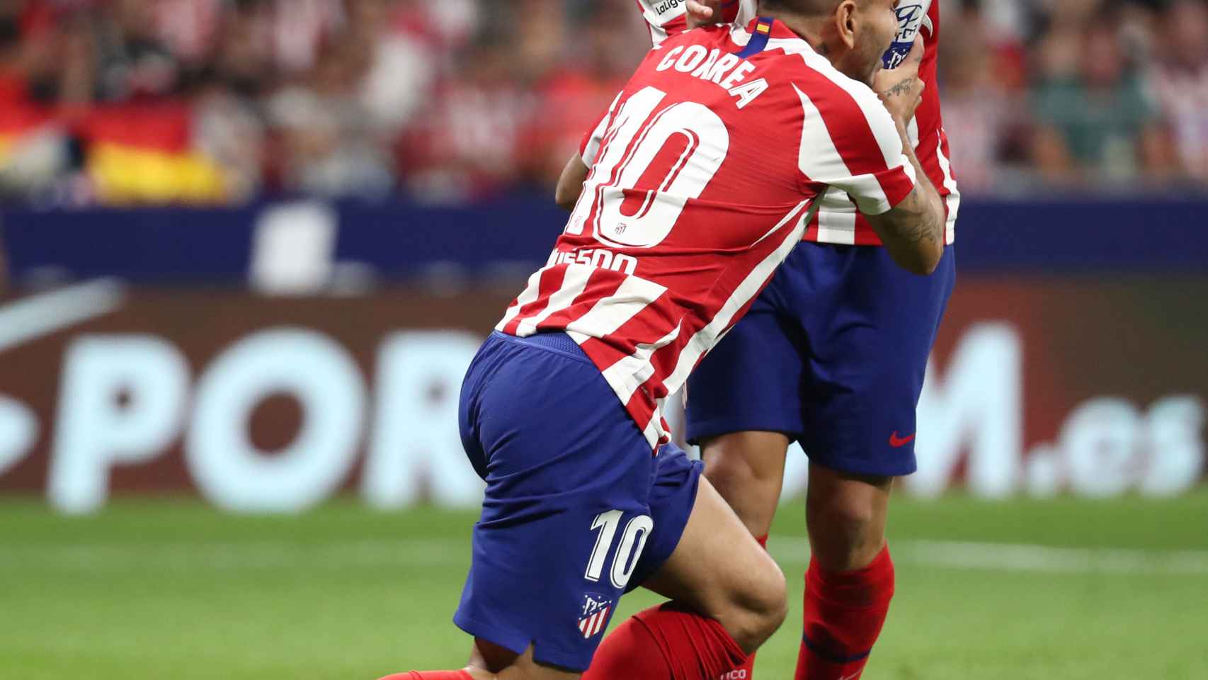 Koke y Correa, durante el derbi madrileño entre Atlético y Real Madrid