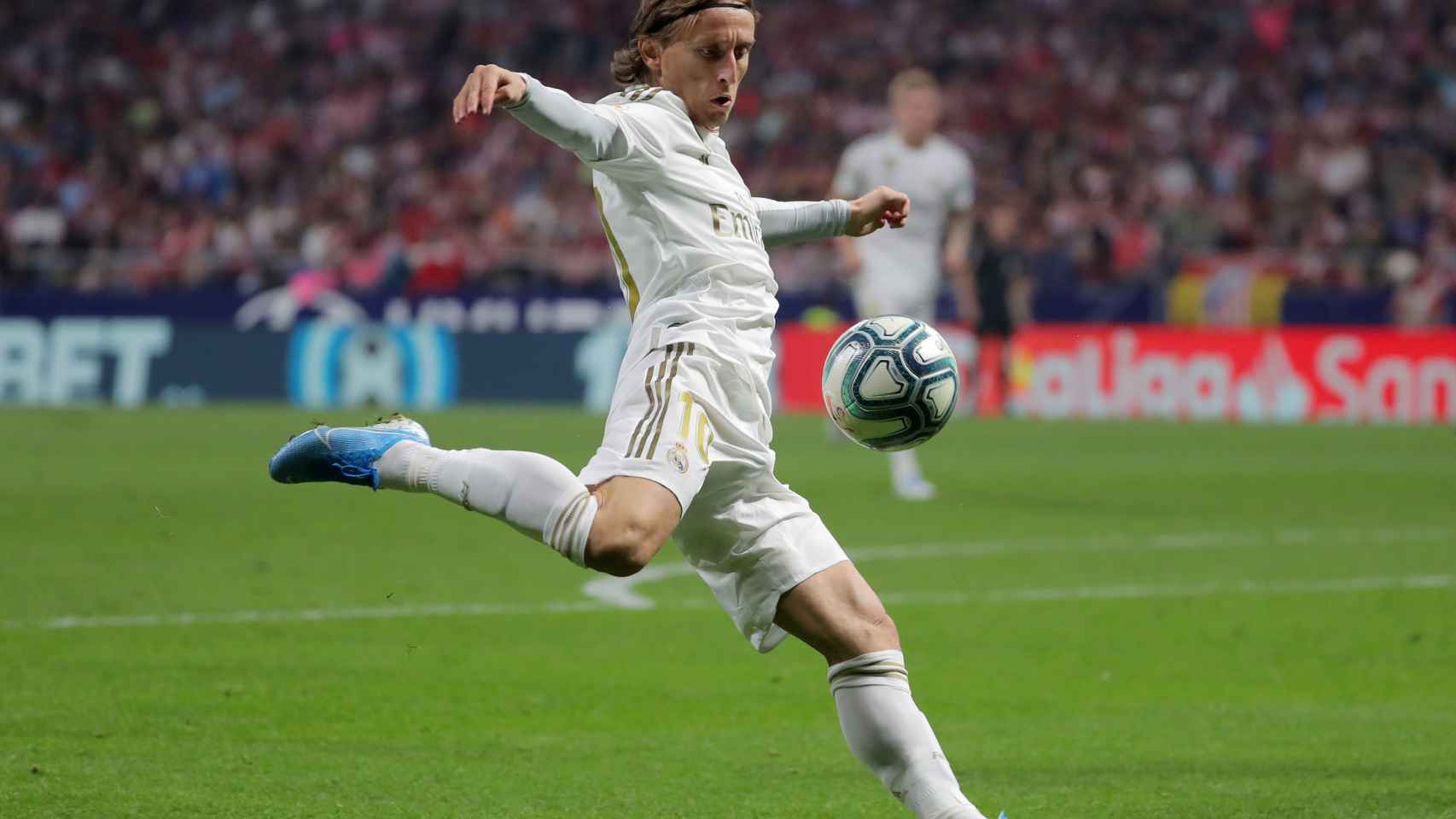 Luka Modric, en el derbi madrileño entre Atlético y Real Madrid