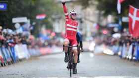 Mads Pedersen tras ganar el Mundial de ciclismo en Yorkshire