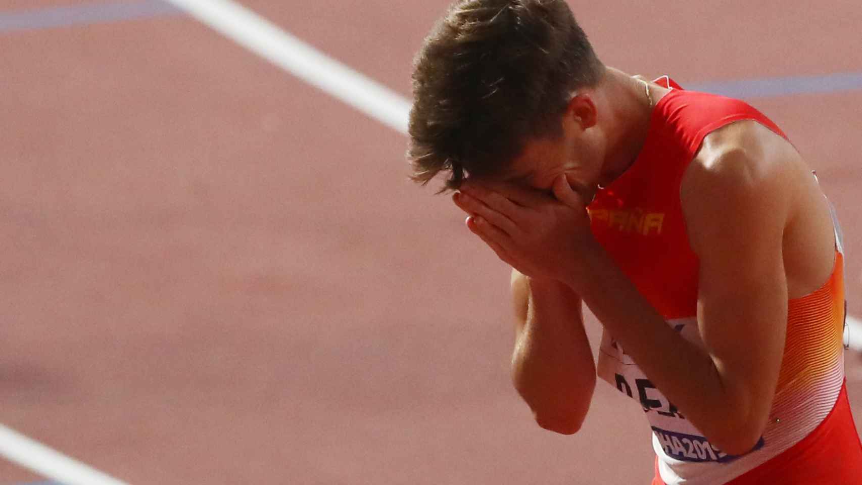 Adrián Ben, durante la semifinal de los 800 metros del Mundial de Doha