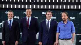 Casado, Sánchez, Rivera e Iglesias en el debate en la televisión pública.