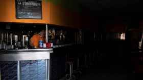 Imagen de un bar sin luz en la isla de Tenerife