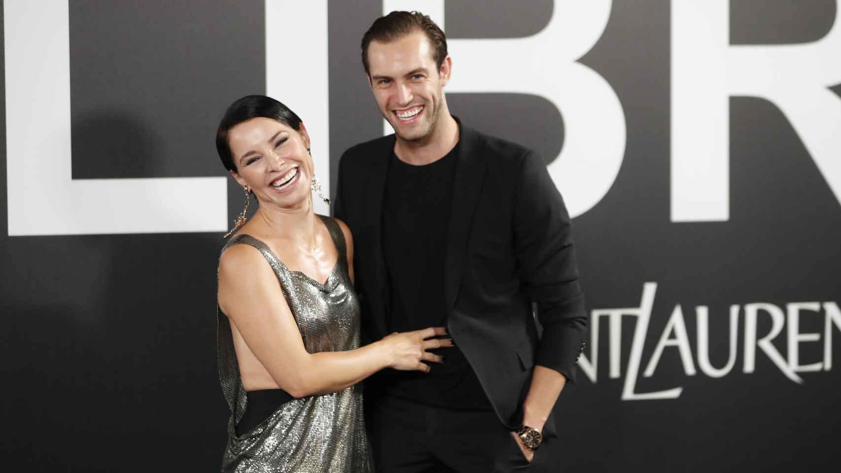 La cantante acudió a un evento en Madrid junto a su prometido, Miguel Ángel Herrera.