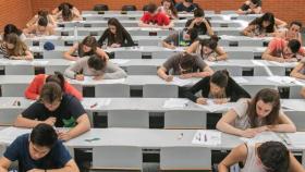 Examen en un aula./