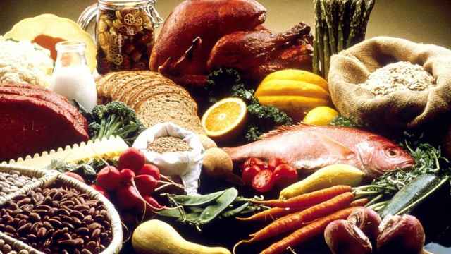 Un grupo de alimentos saludables básicos para nuestra alimentación.