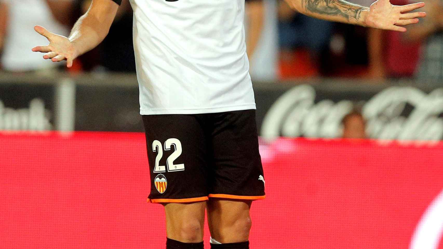 Maxi Gómez, en un partido con el Valencia
