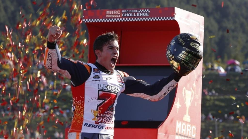 Marc Márquez, durante la celebración de su séptimo título, en el circuito japonés de Motegi.