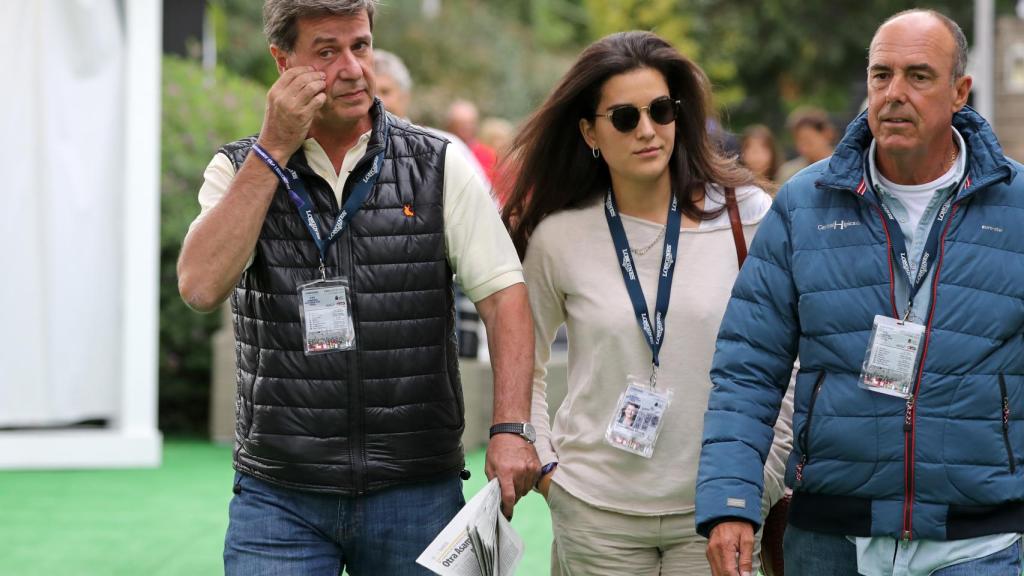 Cayetano Martínez de Irujo junto a su pareja Bárbara Mirjan en Barcelona.