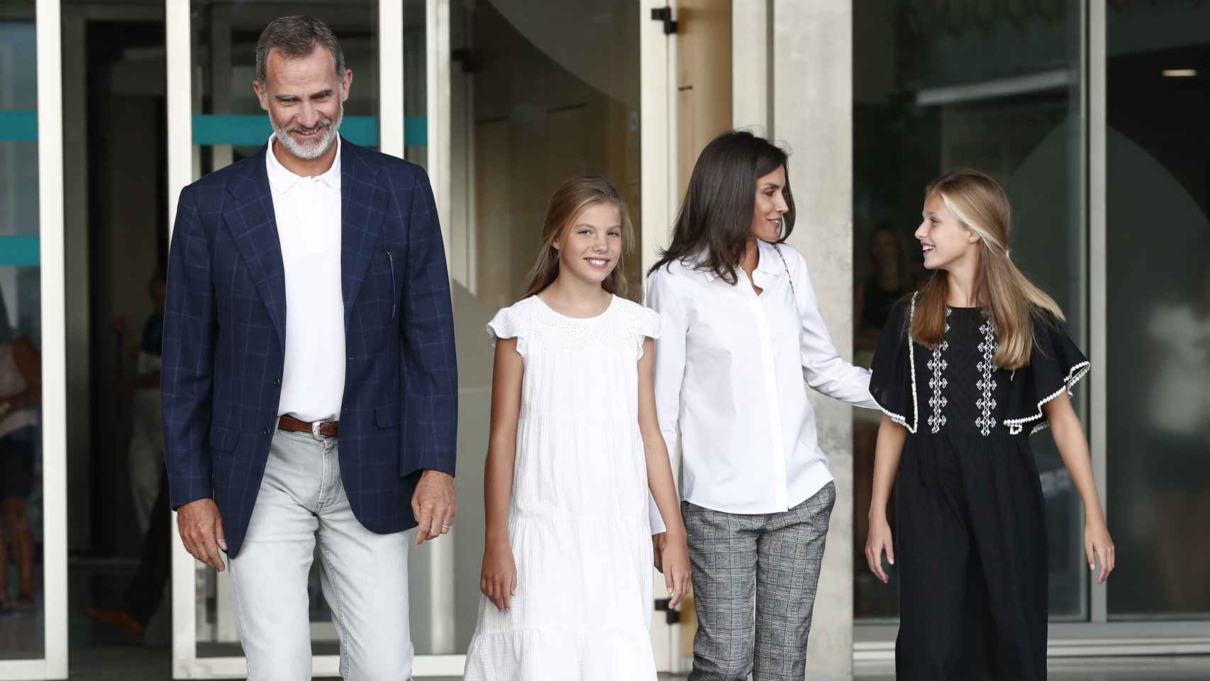Los Reyes y sus hijas han asistido por sorpresa al concierto de Ara Malikian.