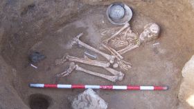 Una de las tumbas excavadas en el yacimiento de Humanejos.