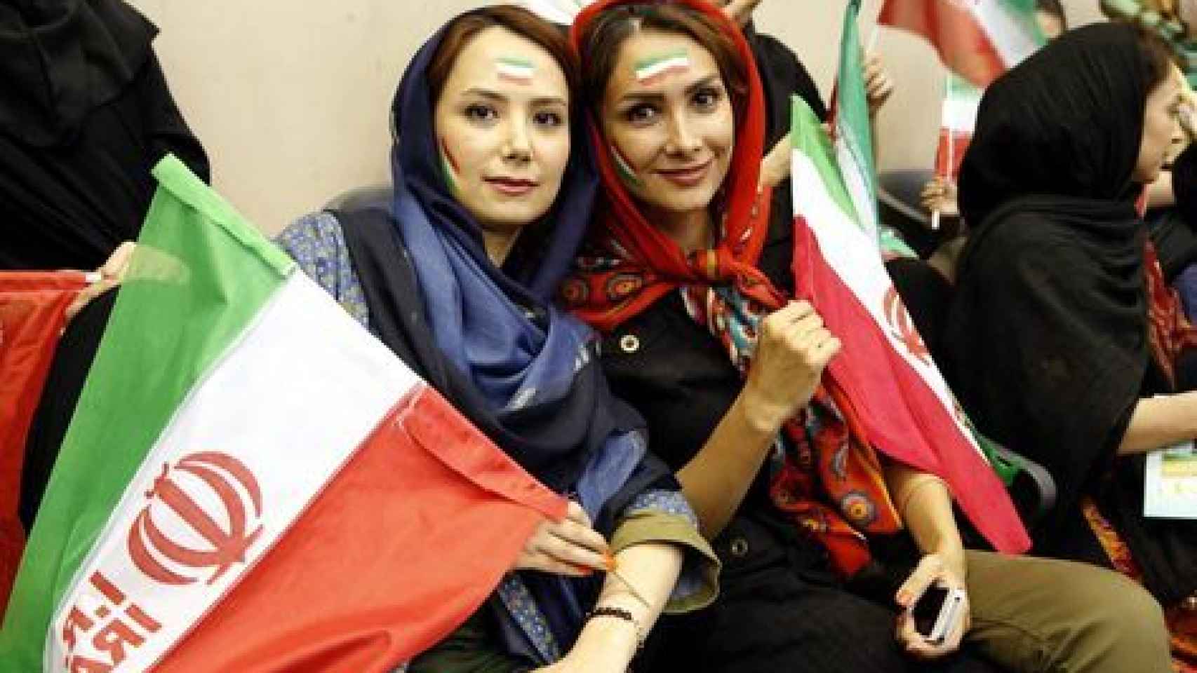 Mujeres apoyando a Irán