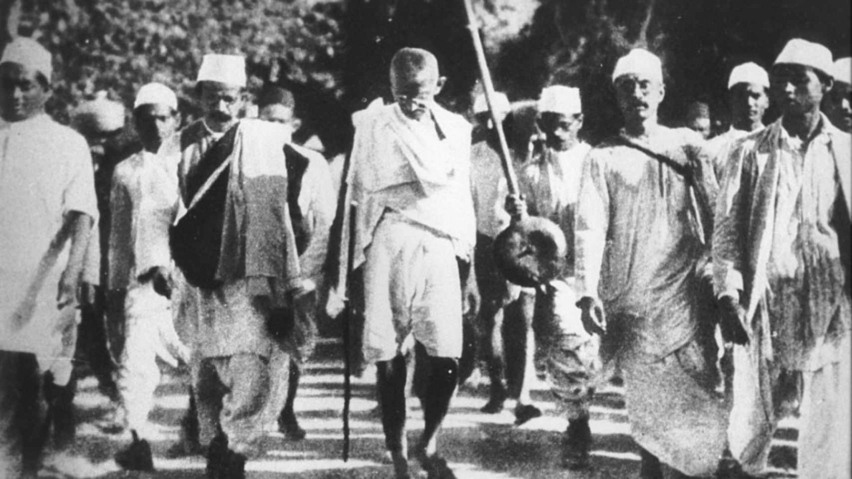 Gandhi con sus seguidores