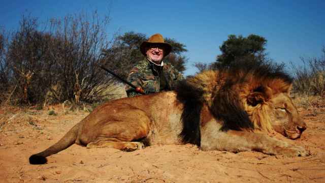 Fotografía con la que Mkulu African Hunting Safaris promociona su 2x1