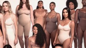 Kim Kardashian y las modelos de Skims.