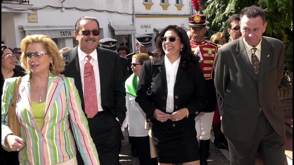 Mayte Zaldívar, Julián Muñoz e Isabel Pantoja en Marbella.