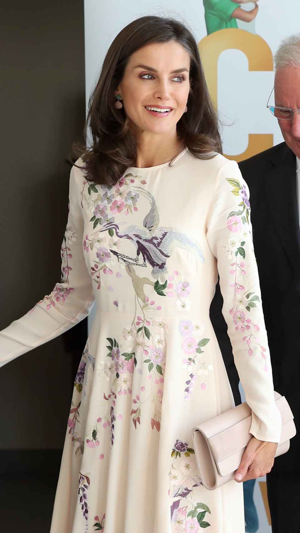 El vestido de la reina Letizia es de la firma Asos, y rondaba los 100 euros.