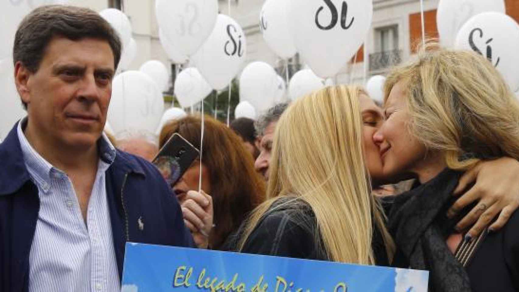 Juan Carlos junto a su hija Valeria y su ex.