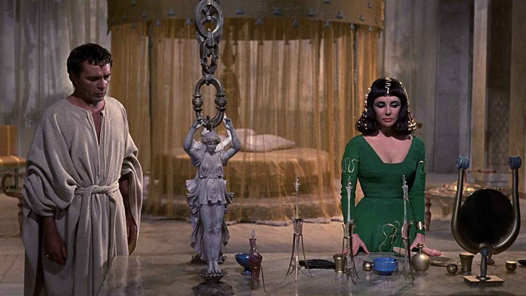 Richard Burton y Elizabeth Taylor en la película 'Cleopatra'.
