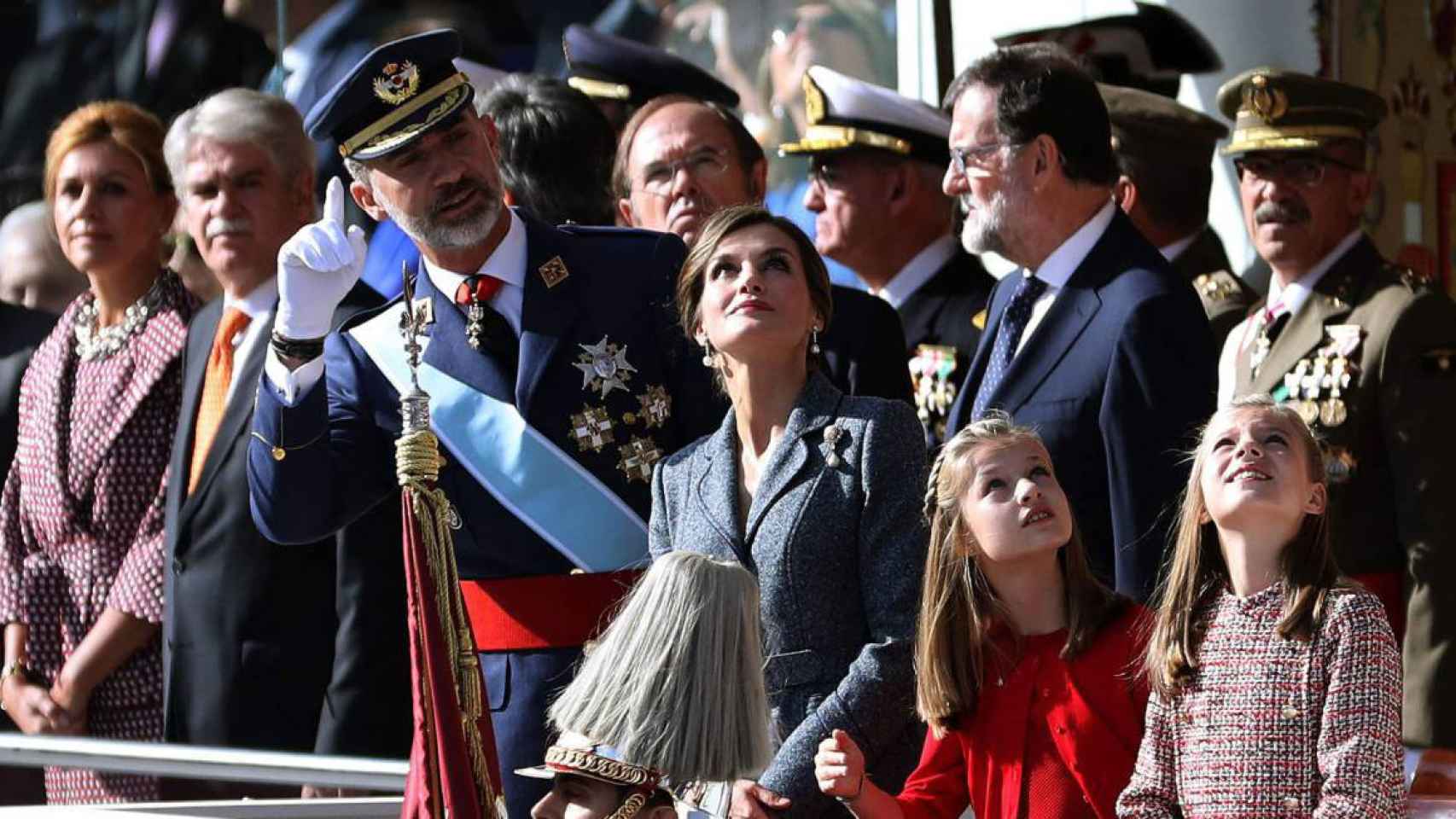 El Rey Felipe VI y la reina Letizia, junato a la princesa Leonor y la infanta Sofía en el desfile del 12-O.