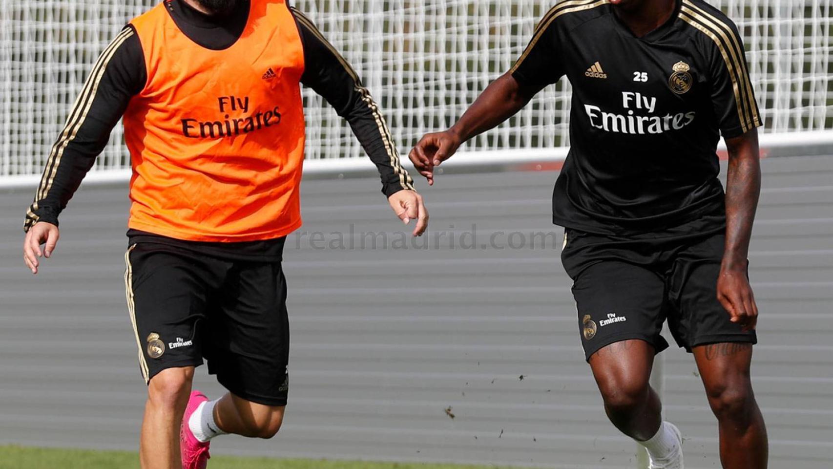 Isco y Vinicius se entrenan con el Real Madrid.