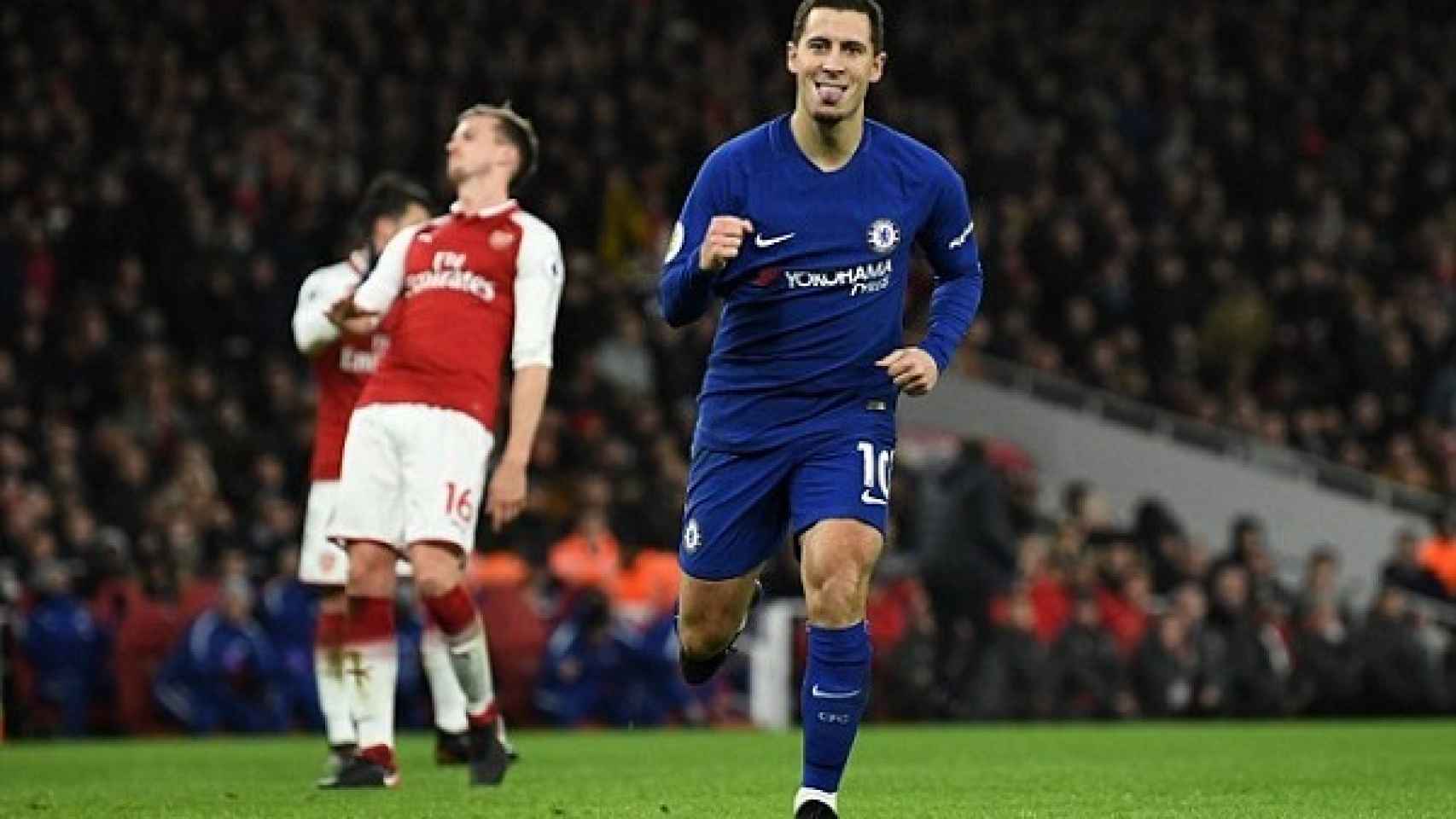 Hazard jugando un partido contra el Arsenal cuando estaba en el Chelsea.