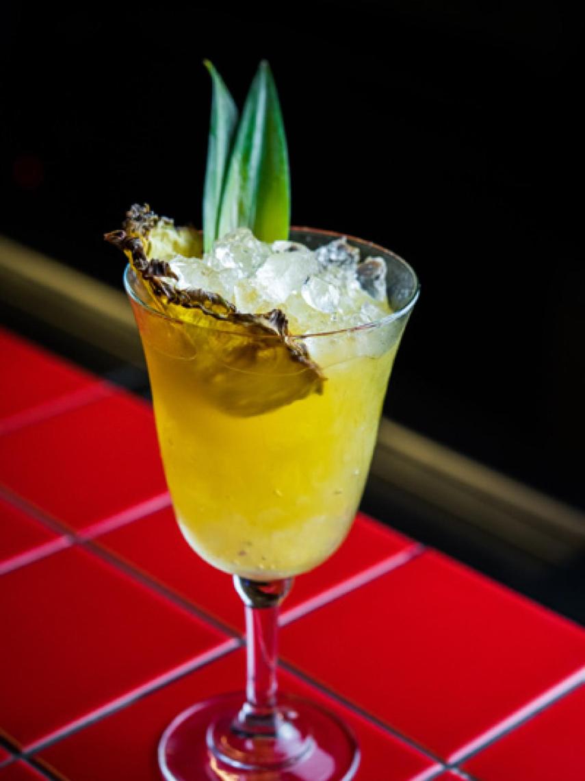 Páru Punch, pisco, maracuyá, zumo de piña y amaretto - Páru Inkas sushi & gril