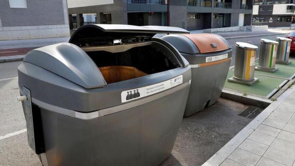 El contenedor de Nuevo Roces donde apareció el bebé.