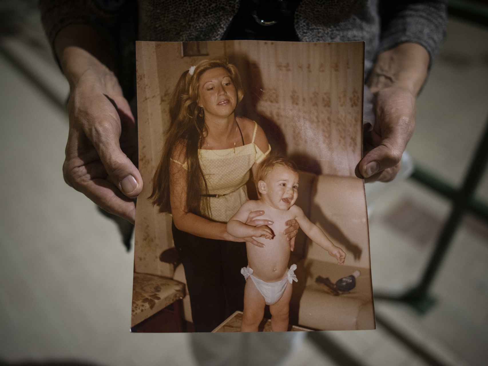 Lucía Garrido tenía 48 años y era madre de una niña de 12 cuando apareció muerta en la piscina de su casa.