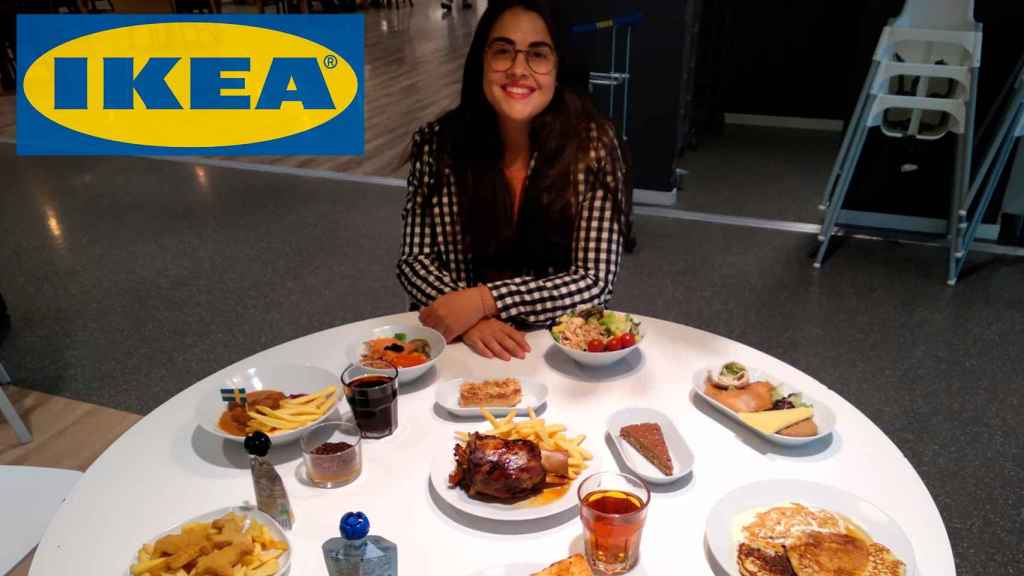 Nelia Pelegrino, delante de toda la comida de Ikea que hemos analizado.