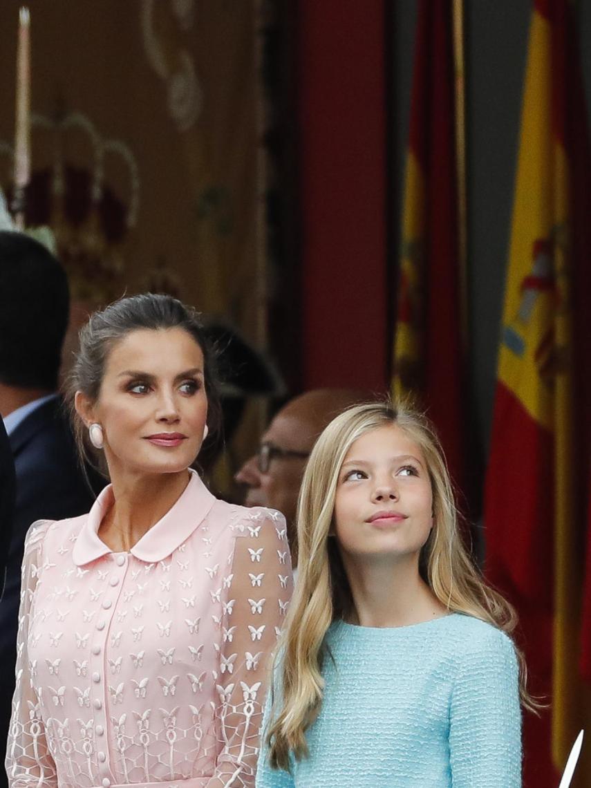 Varela ha confeccionado un vestido de cuello bebé y rosa empolvado para la reina de España.