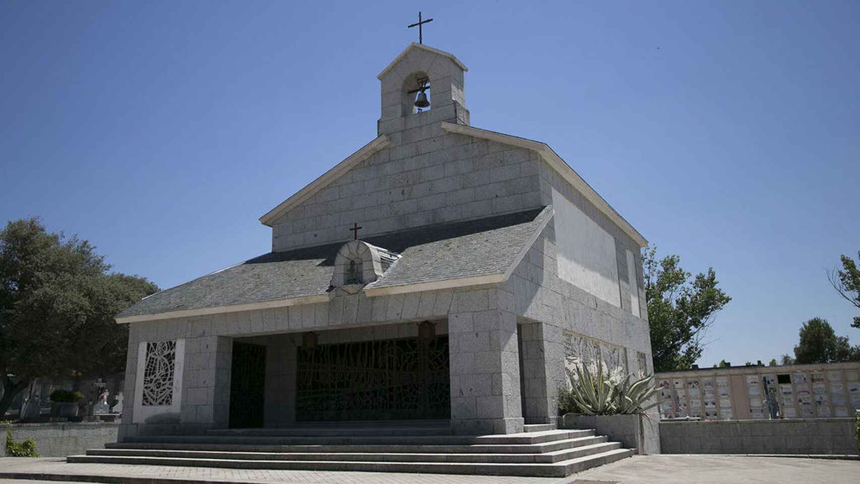 En esta capilla se encuentra la cripta en la que recalará Franco.