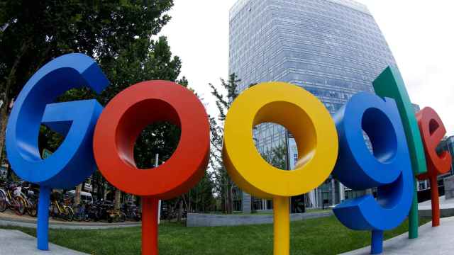 Logo de Google en su oficina en Pekín.