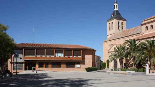 Ayuntamiento e iglesia de Torralba de Calatrava