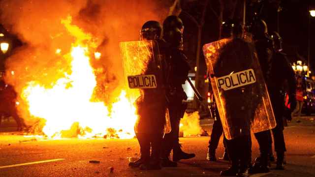 Los radicales incendian Barcelona
