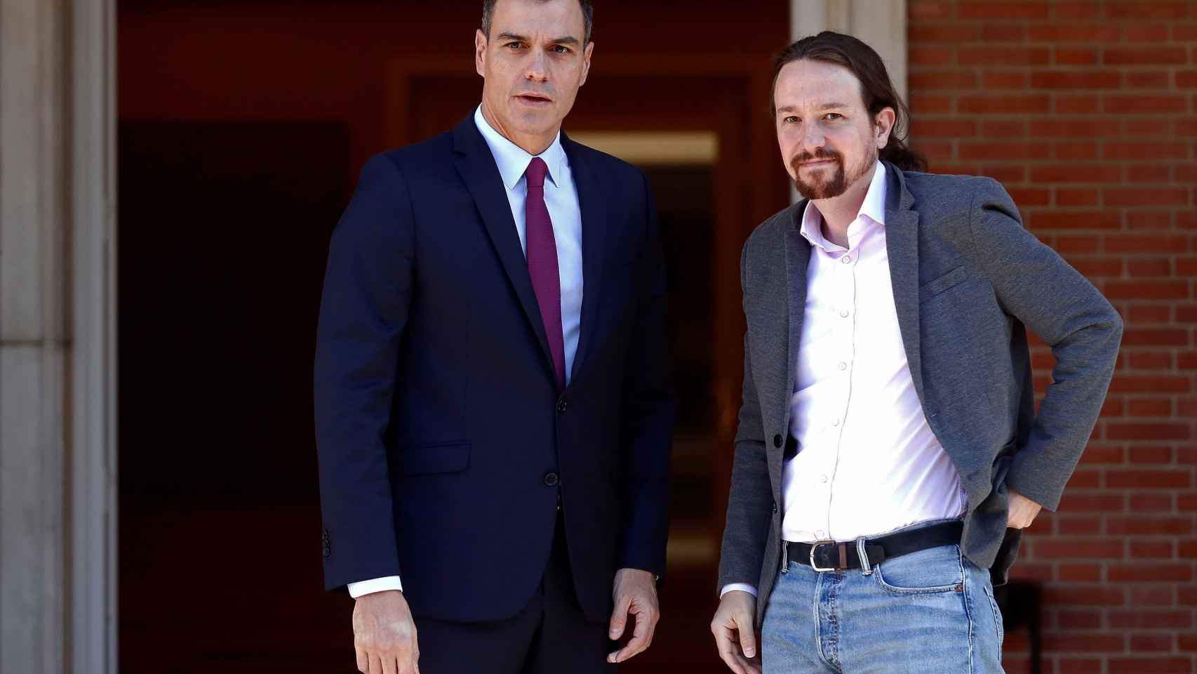 Sánchez e Iglesias, a las puertas de la Moncloa.