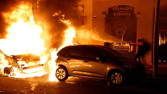 Coches incendiados en las protestas de la tercera noche tras la sentencia del 'procés'