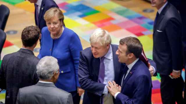 Boris Johnson conversa con Merkel, Macron y Costa durante la cumbre de la UE de este jueves