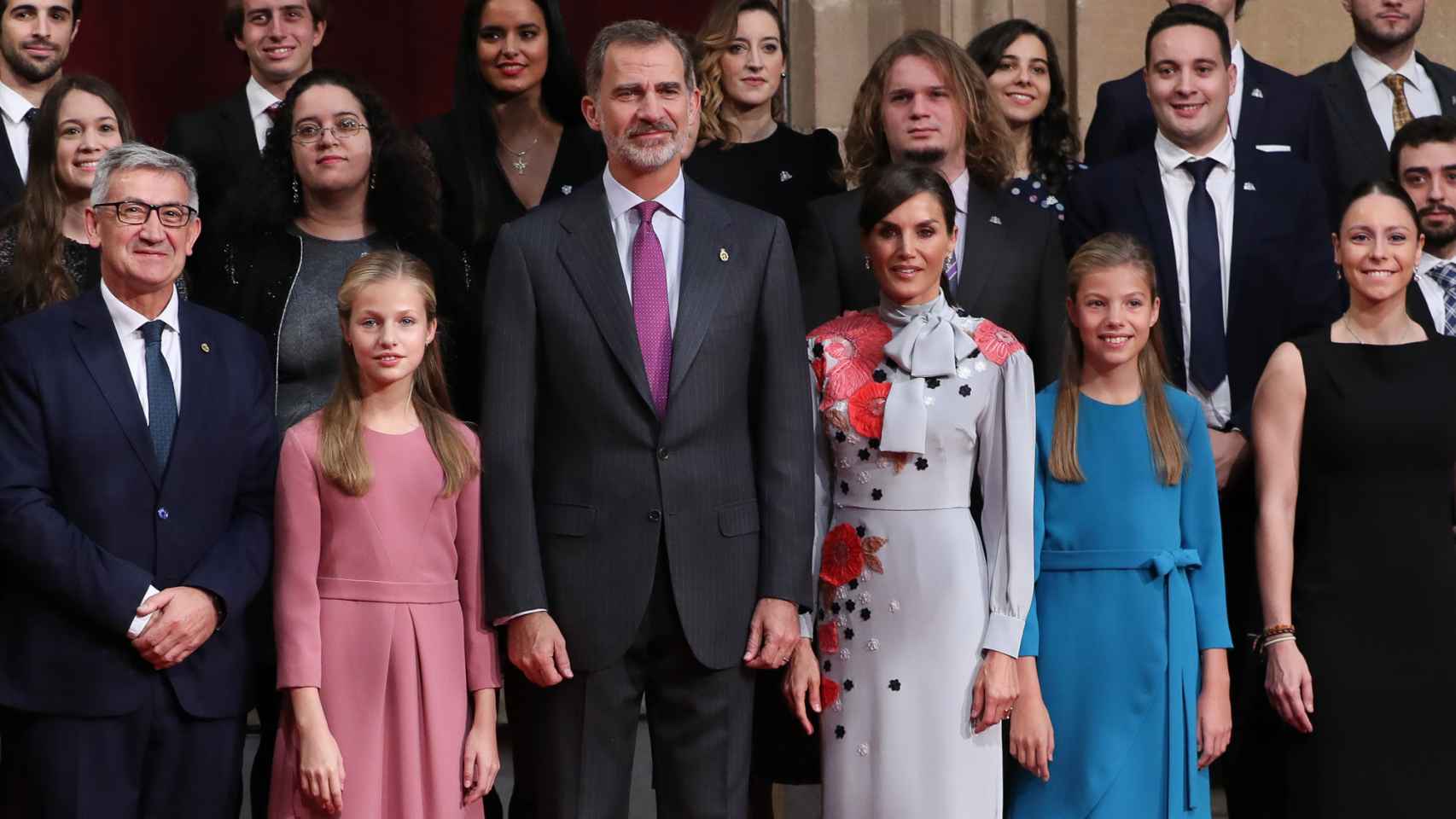 Los reyes, Felipe y Letizia, con sus hijas la princesa Leonor y la infanta Sofía.