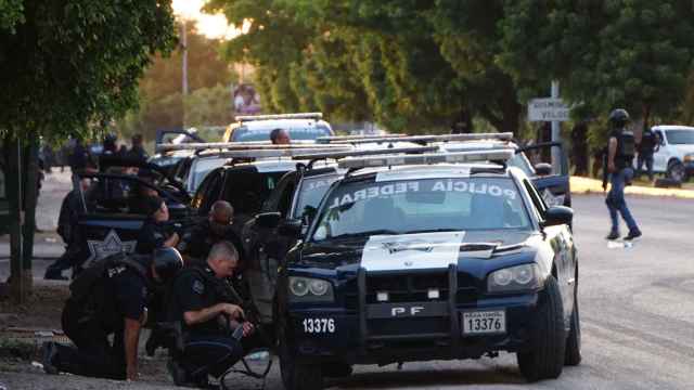 Agentes apostados en barrios de Sinaloa.