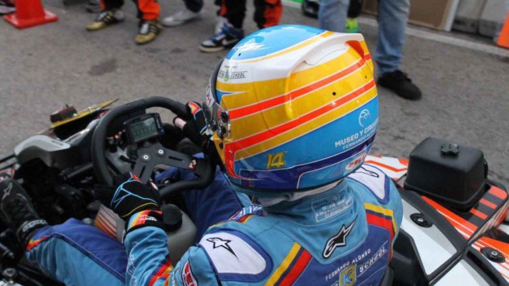 Fernando Alonso vuelve a los karts y gana en las '10 horas de Ángel Burgueño'