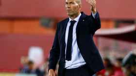 Zidane da órdenes a sus jugadores en Mallorca