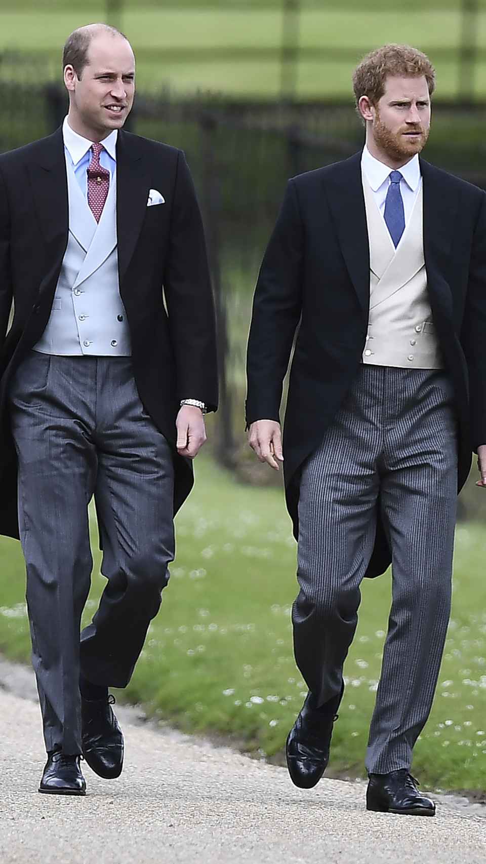 Los príncipes William y Harry de Inglaterra en la boda de Pippa Middleton y James Matthews.