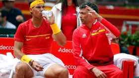 Rafa Nadal y Bruguera en un partido de Copa Davis.