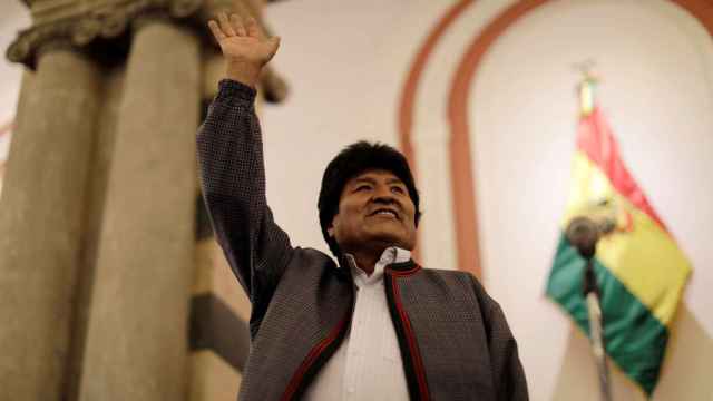 Morales tendrá que ir a una segunda vuelta entre denuncias de la oposición por manipular el resultado